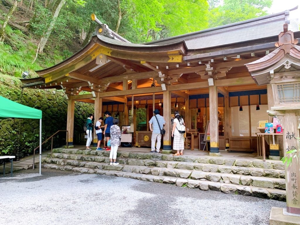 貴船神社　本殿　拝殿